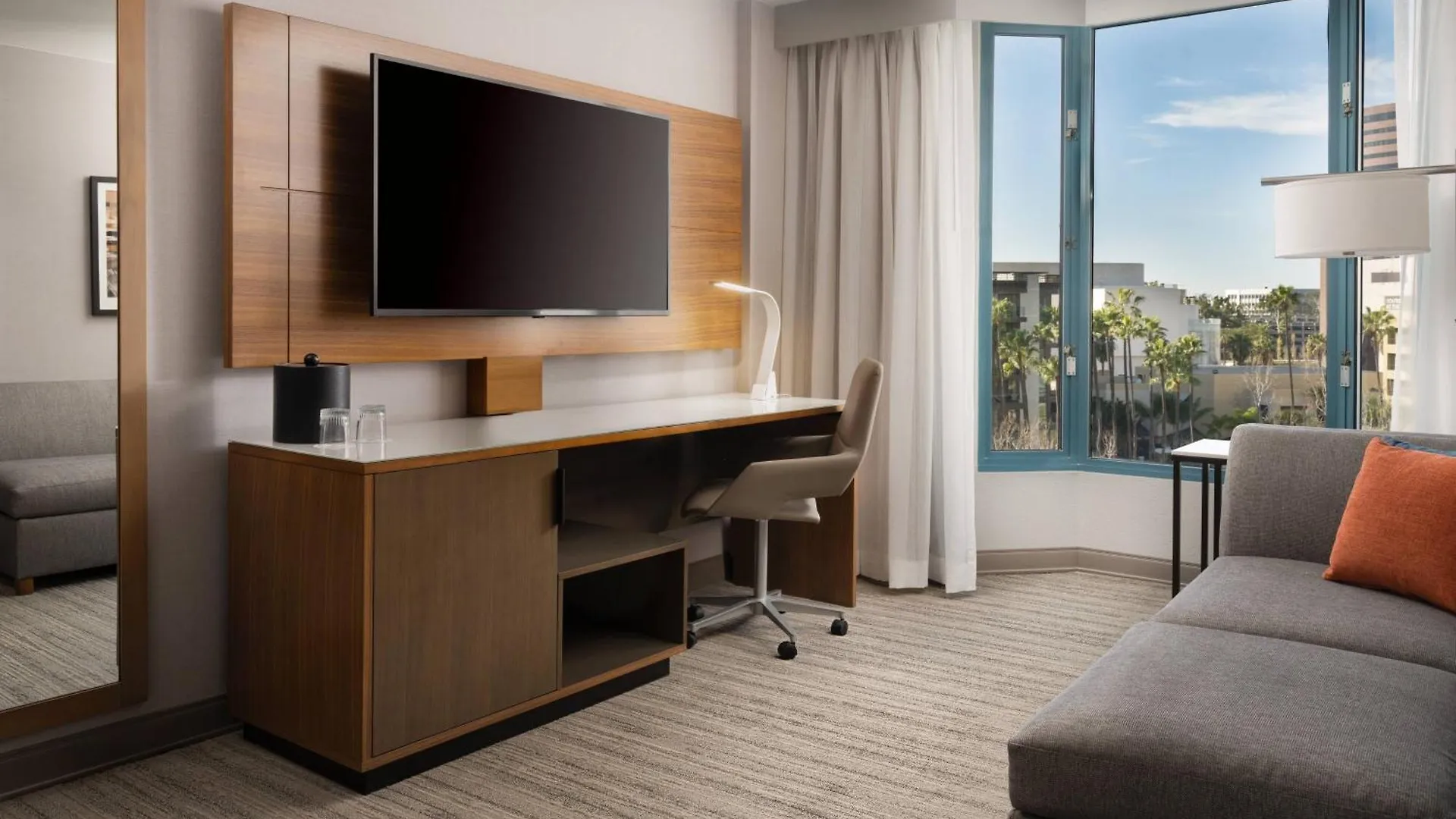 Отель Costa Mesa Marriott