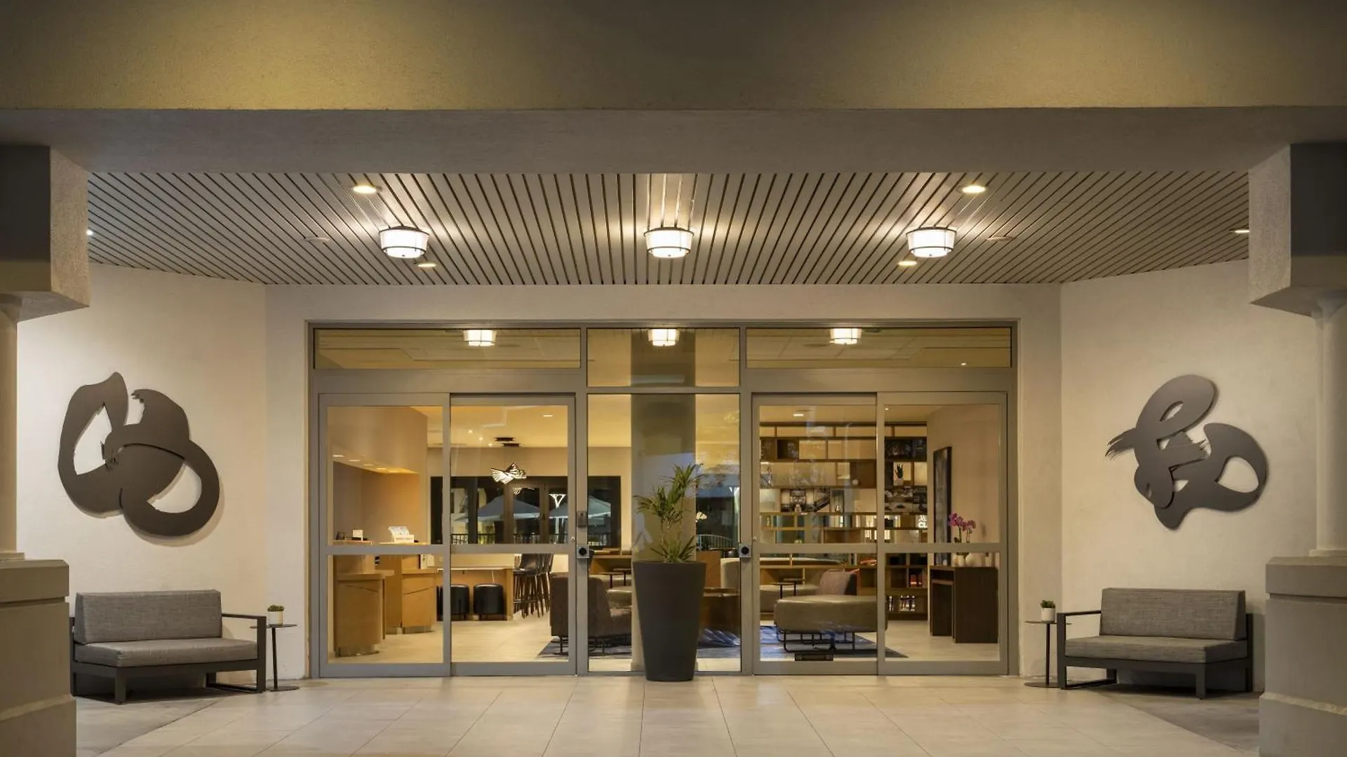 Costa Mesa Marriott Hotel 4*, Costa Mesa